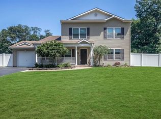 907 Belmore Ave, Islip Terrace, NY 11752