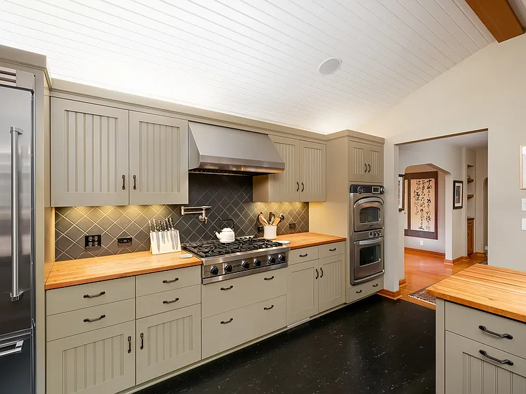 2731 SW Old Orchard Rd — Photo 15