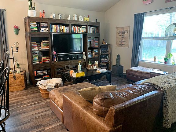 4th image of 2335 Dakota St