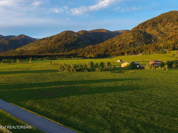 8 Serenity Ln, Thayne, WY 83127