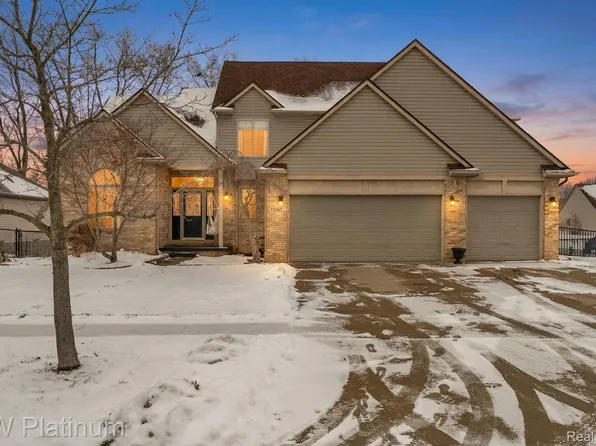 51963 Kings Pointe Dr, New Baltimore, MI 48047