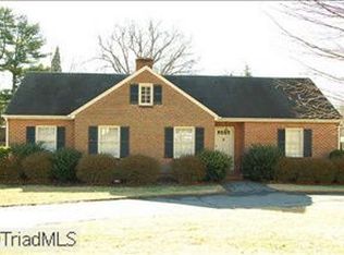 3922 Robinhood Rd, Winston Salem, NC 27106