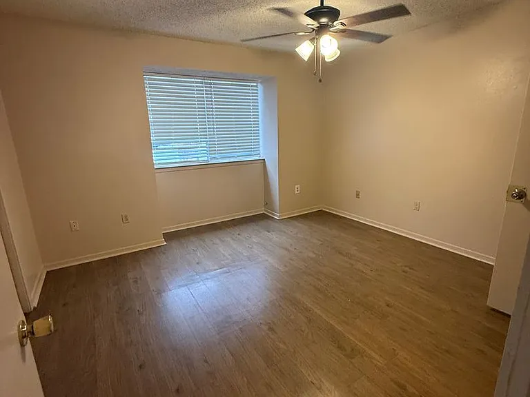 8911-8783 Gsri Ave — Photo 7