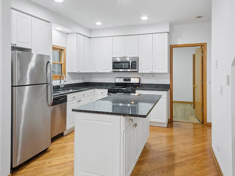 2340 N Greenview Ave #1 — Photo 7