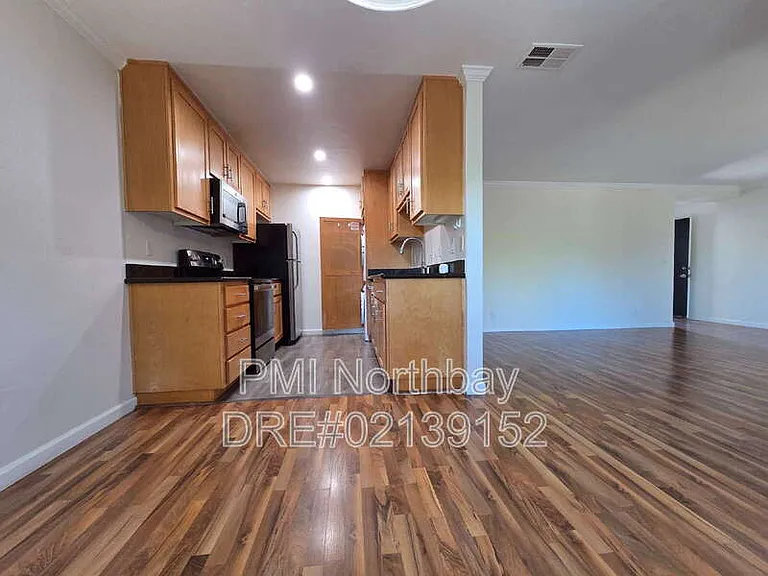 900 Cambridge Dr #185 — Photo 4