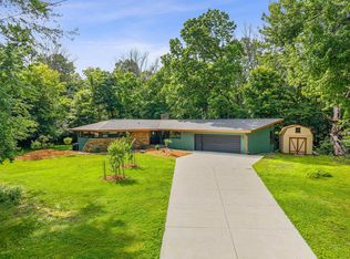 W6439 Lakeview Ct, Menasha, WI 54952