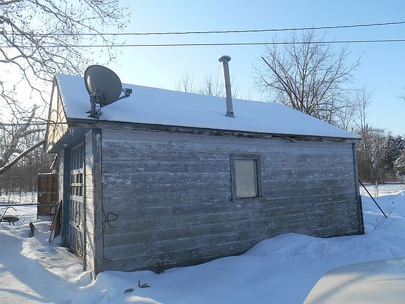3rd image of 5812 Woodville Rd