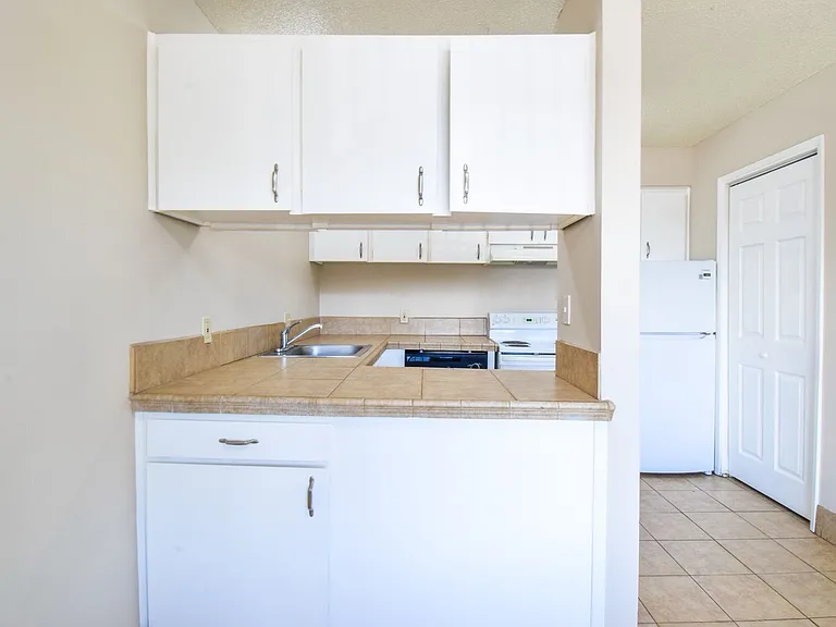 Vista Hills Apartments — Photo 23