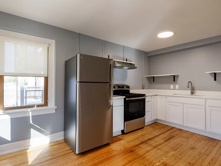 1017 Millington St #10 — Photo 3