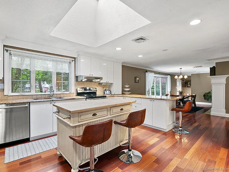 14 Ridgewood Rd — Photo 4