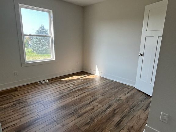 4th image of 3228 Babylon Rd