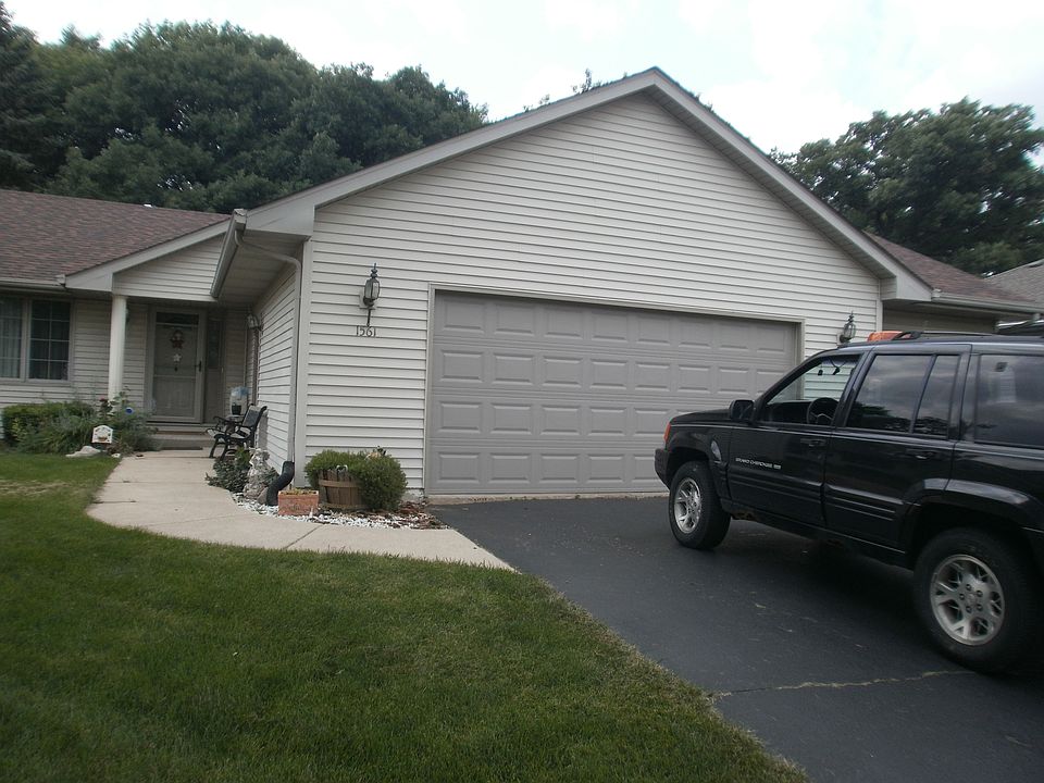 3 beds 3 baths 3 car garage!