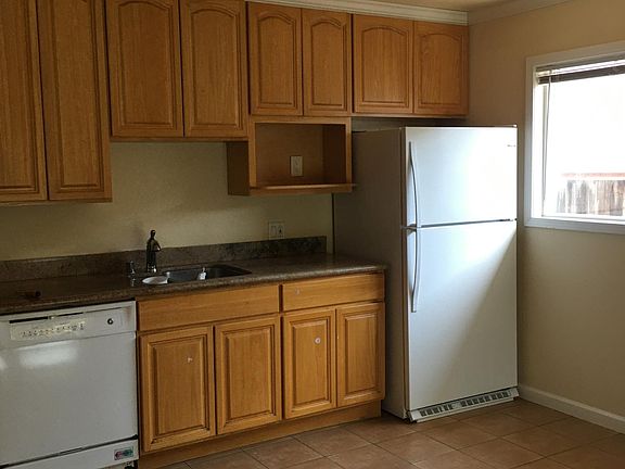 2nd image of 827 Miller Ave