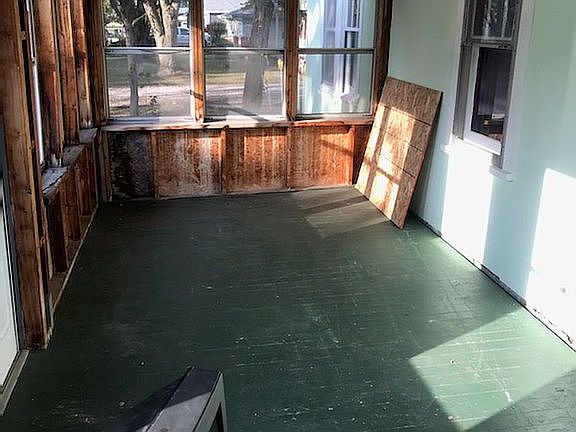 5th image of 1009 N Walnut St