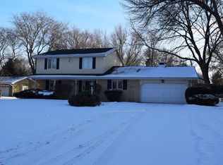 26W101 Blackhawk Dr, Wheaton, IL