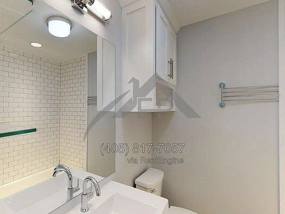 3rd image of 207 E Hurd St #4