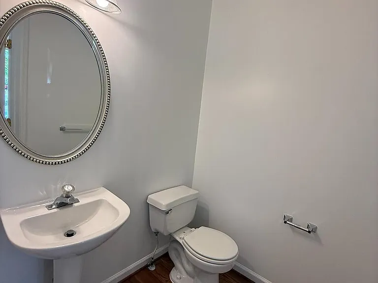 1554 Beverly Ct — Photo 6