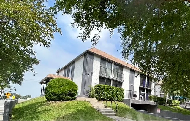 1601 E Cypress St #B — Photo 17