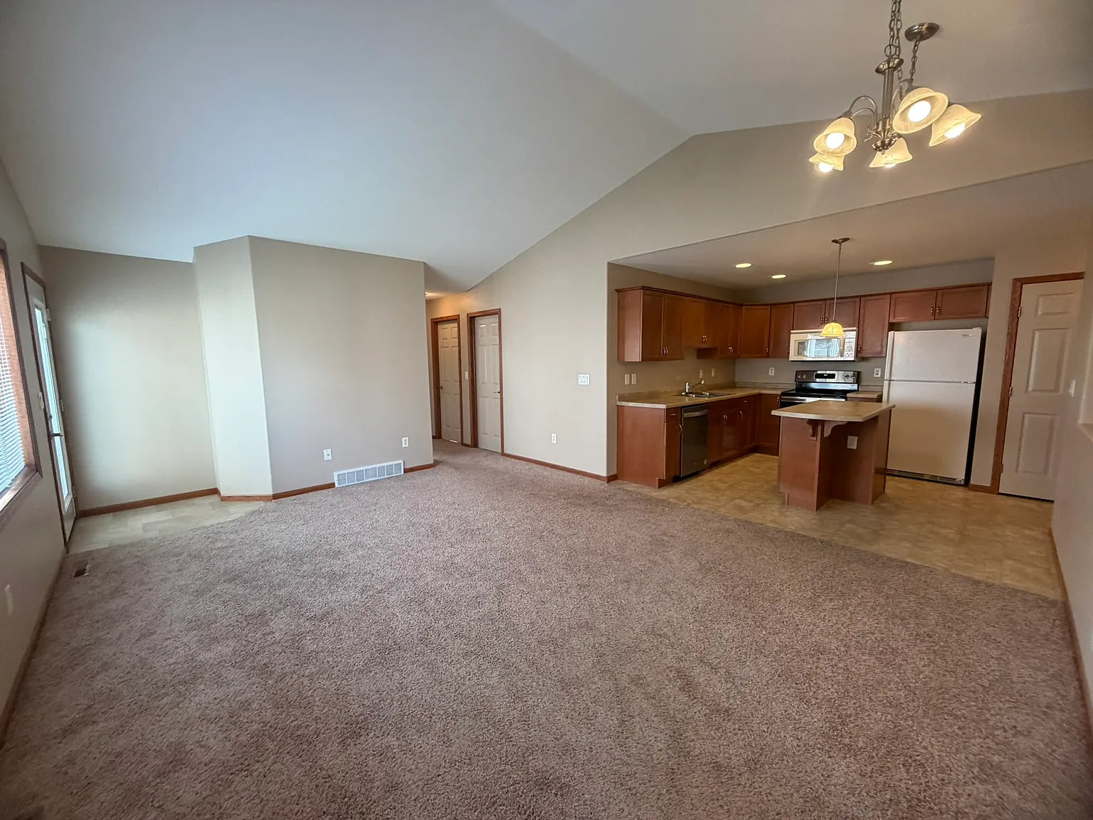 4 bedroom/ 3 bath home in South Moorhead! — Photo 3