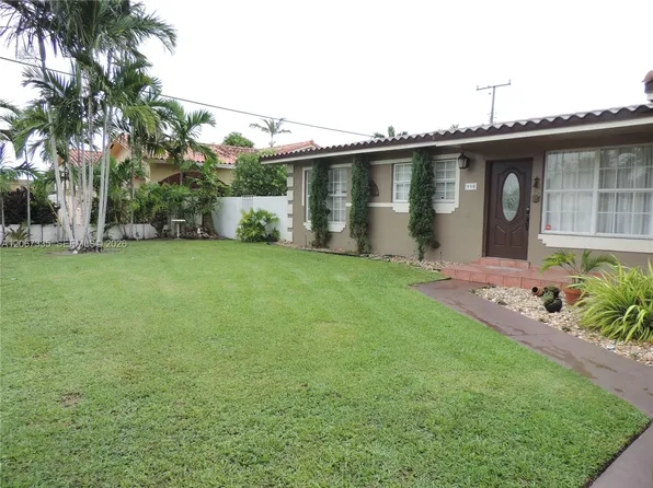 990 W 56th St, Hialeah, FL 33012