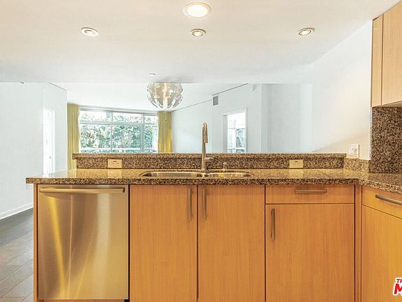 4th image of 13650 Marina Pointe Dr Unit 404