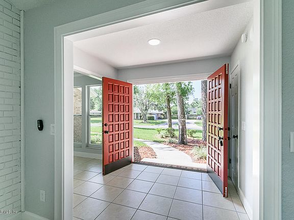 5th image of 404 Perthshire Dr