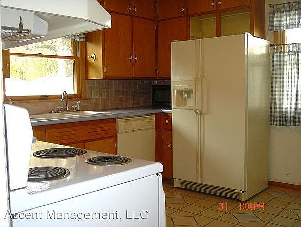 2nd image of 10 Lansing St