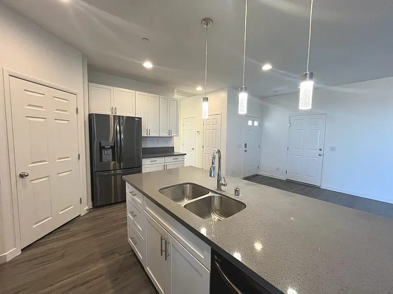 1533 Franklin Ln — Photo 18