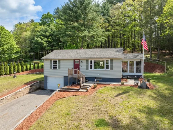 3080 Hillside Dr, Palmer, MA 01069