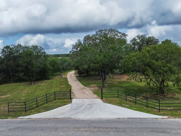 1393 Fox Trotter, Seguin, TX 78155