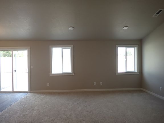 Spacious living room
