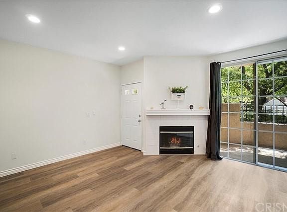 4th image of 24139 Del Monte Dr Unit 255
