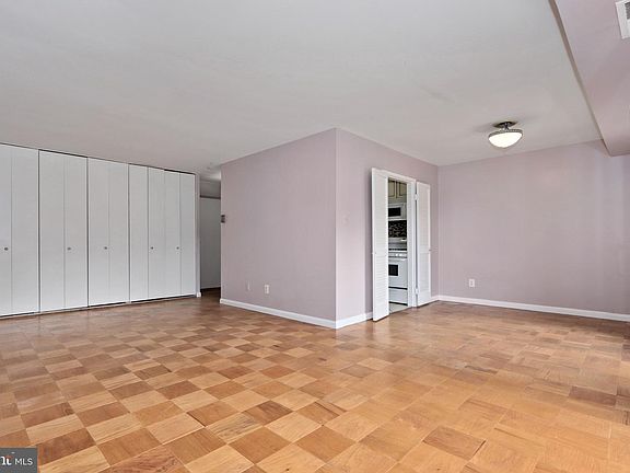 5th image of 6001 Arlington Blvd APT 308