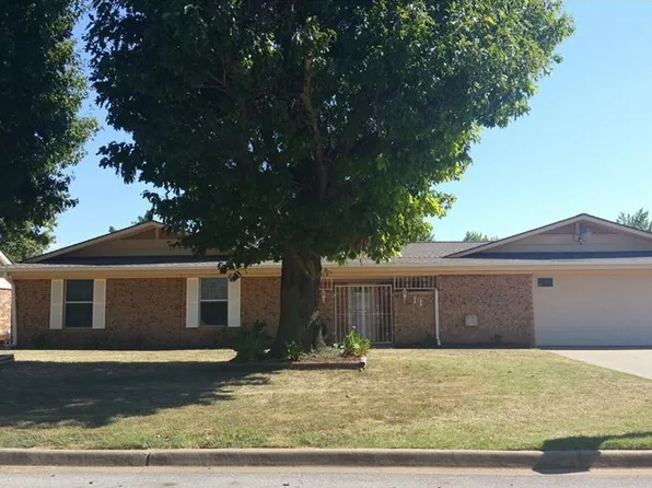11 Misty Glenn Dr, Chickasha, OK 73018