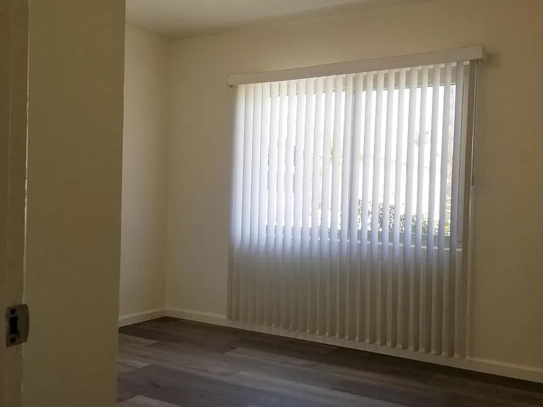 140 E Pearl St — Photo 10