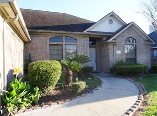 102 Warbler Ct, Richwood, TX 77531