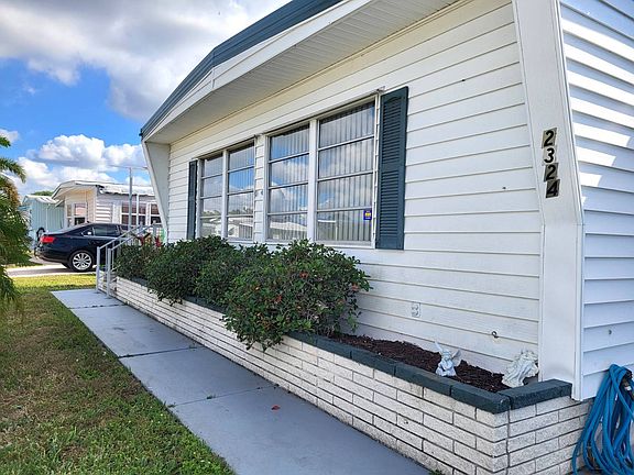 4th image of 2324 Fremont Dr