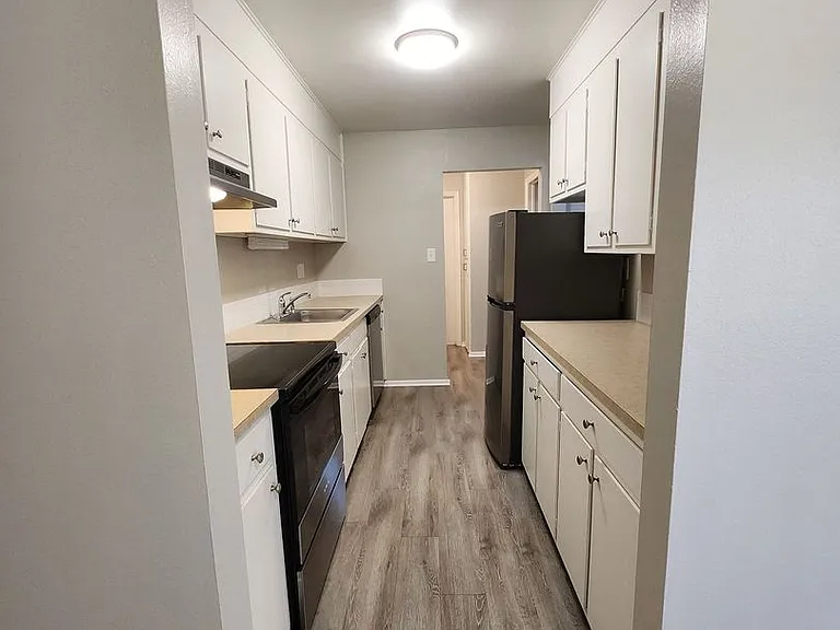 1505 E Kiowa St #102 — Photo 7