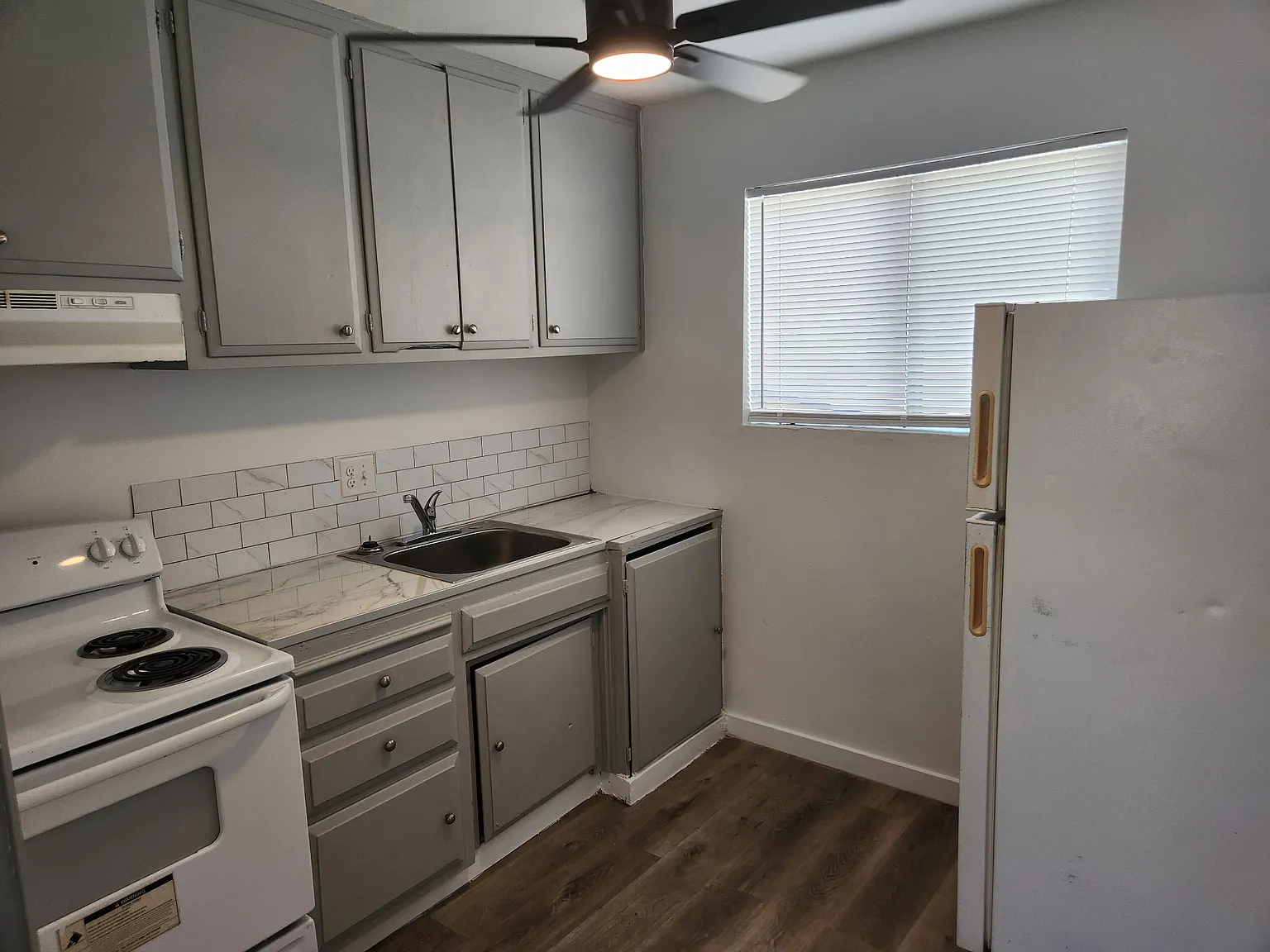 Studio, $800 — Photo 2