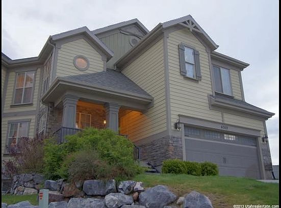 Cute angled end unit!