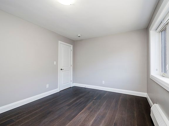 4th image of 350 Clemow Ave #1017433