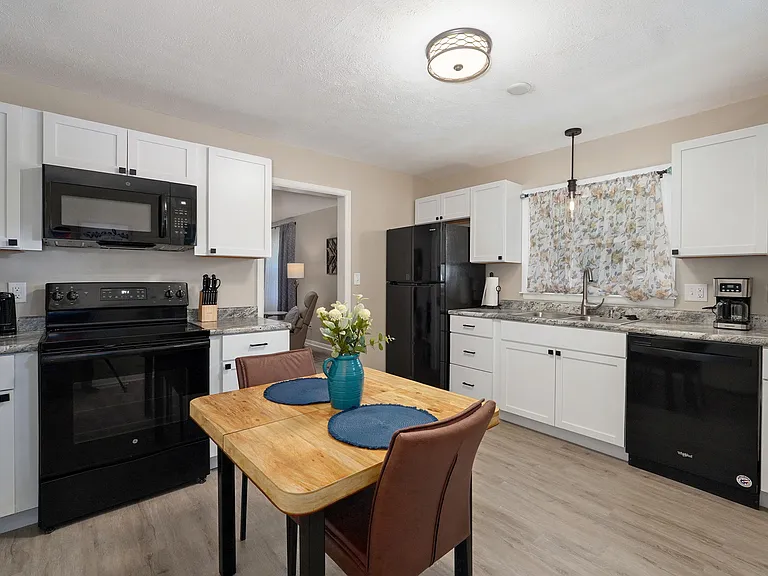 2129 S Jefferson Ave — Photo 8