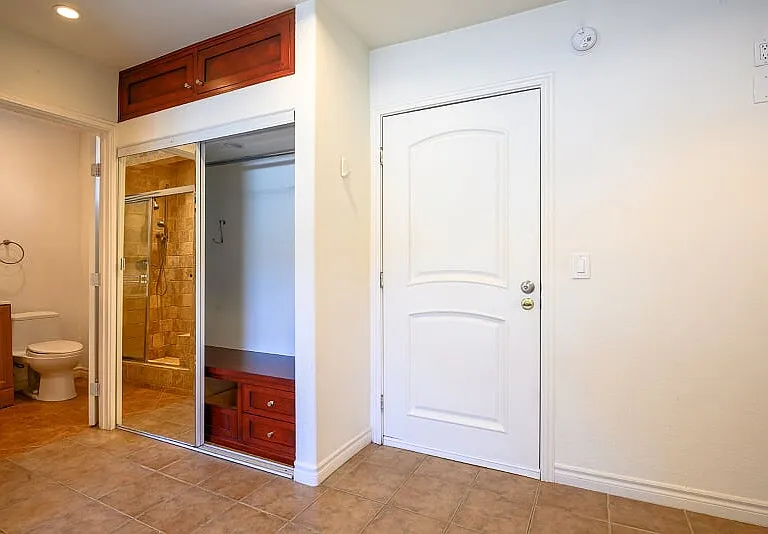 239 S Barrington Ave — Photo 6