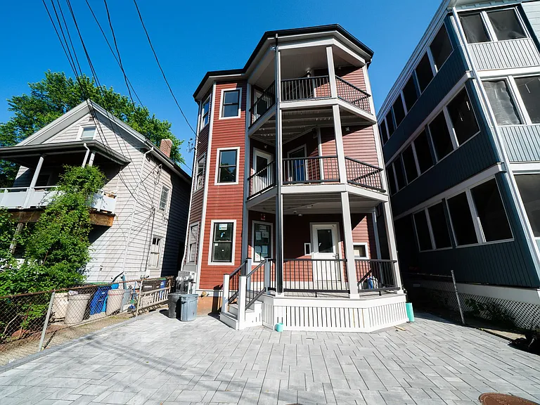 40 Thorndike St — Photo 28