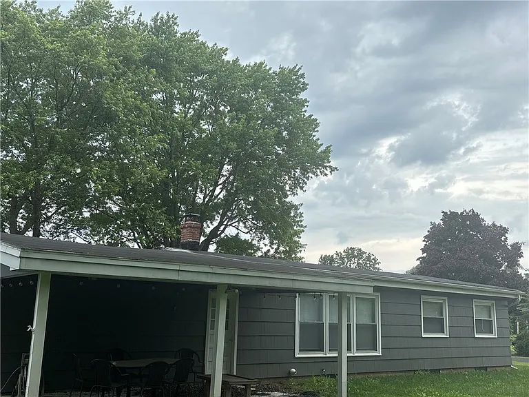 4292 Clover St — Photo 2