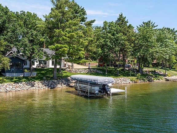 3rd image of 10673 Oak Grove Dr
