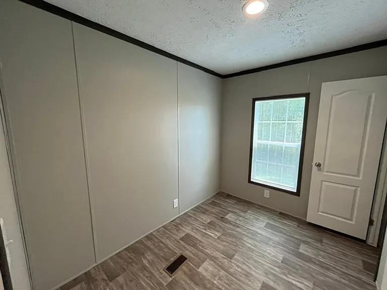 515 Tom Mann Rd — Photo 61