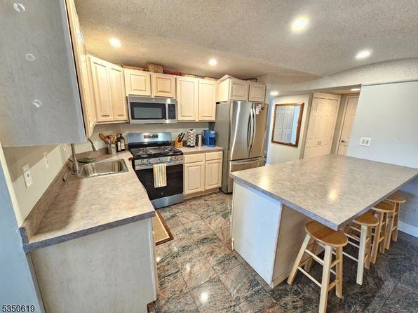 403 Heights Dr, Haledon Boro, NJ 07508