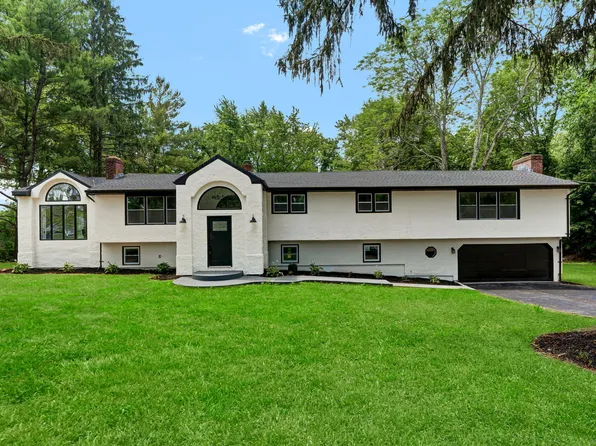 18 Coach Drive, North Branford, CT 06472