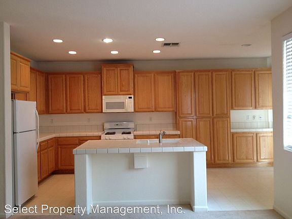 3rd image of 558 Davenport Way